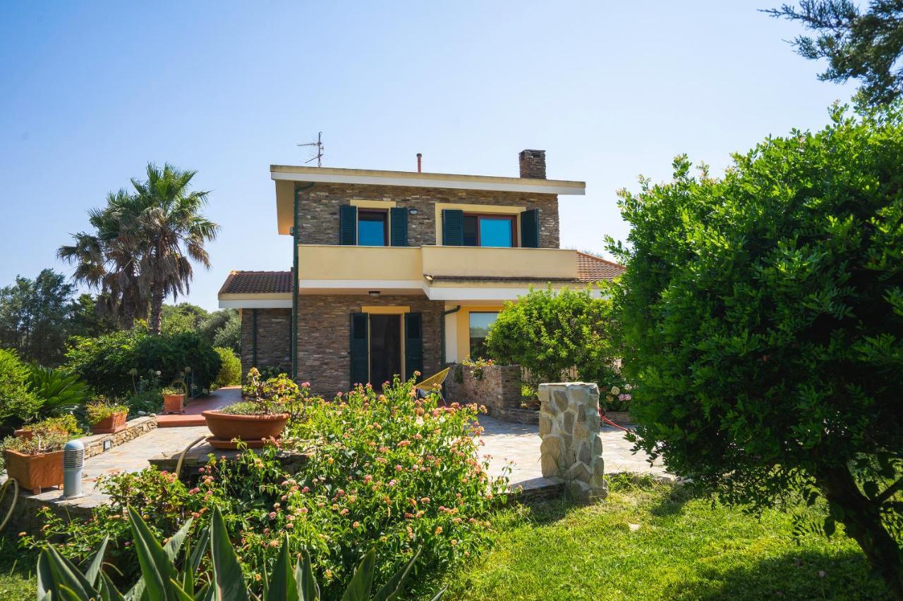 Villa Patrizia Стинтино Экстерьер фото
