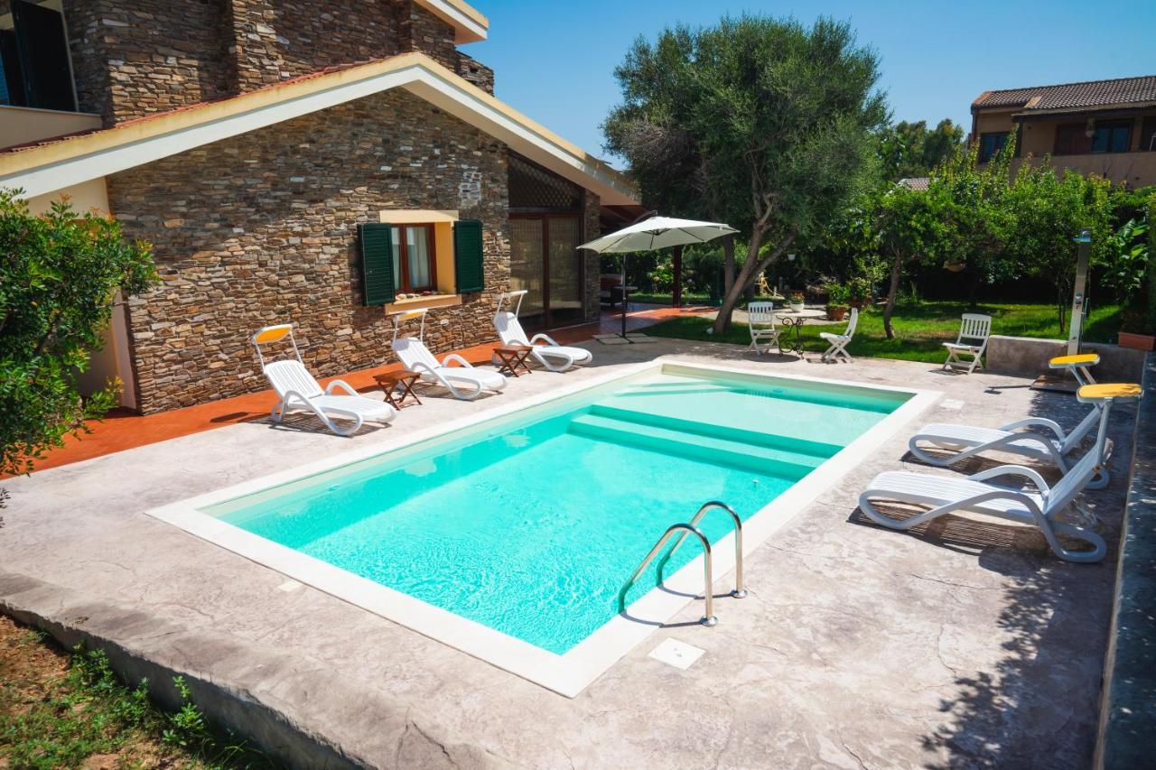 Villa Patrizia Стинтино Экстерьер фото